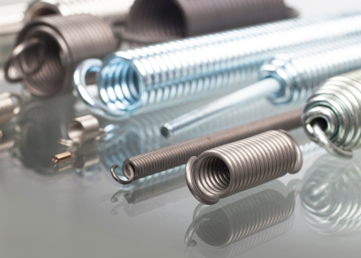 natezne vzmeti različnih oblik in barv